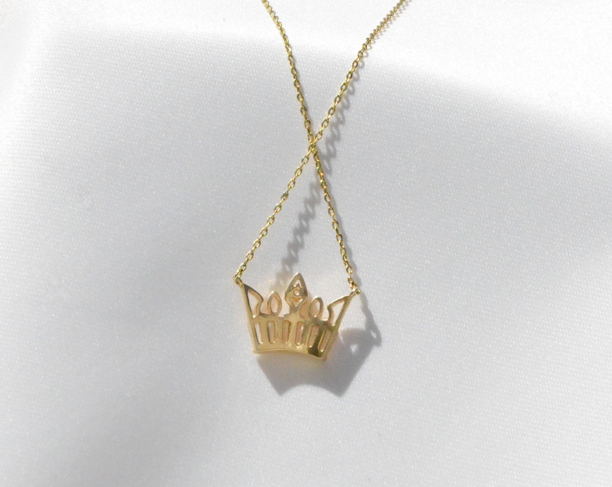 Gold chain with hot sale crown pendant