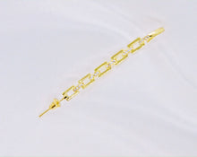 Load image into Gallery viewer, Diamond Link Ear Climber