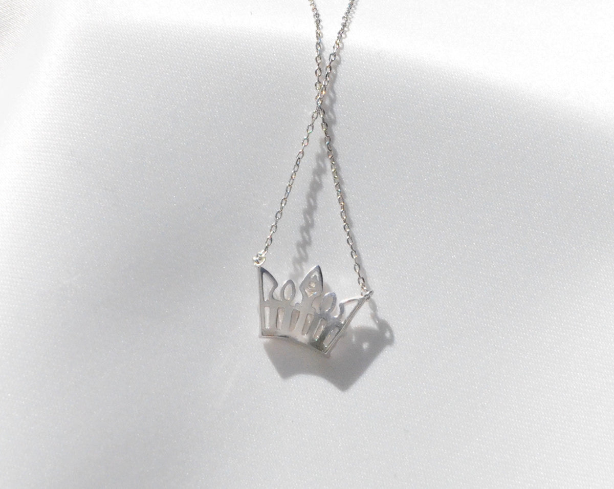 silver-crown-necklace-tarnish-